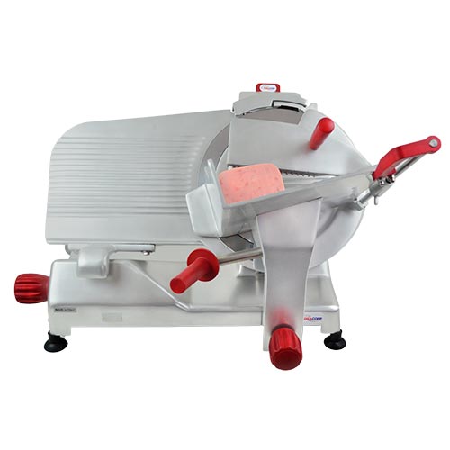 829 A - Rebanadora Cobacorp con cuchilla de 350mm de diámetro, fabricada en Aluminio, segura y fácil de operar. Tiene un Potente motor de 1/2 HP ventilado. Trabaja hasta 8 hrs continuas ¡Rebana carne roja, embutidos, quesos y mas! Fácil limpieza y desarmado.