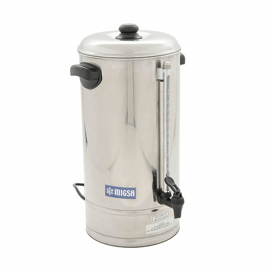 Cafetera percoladora eléctrica tipo secretarial. Fabricado el cuerpo en acero inoxidable. Colador en aluminio, asas de baquelita, tubo indicador de nivel, automática, llave a prueba de goteo, apagador con foco indicador. Capacidad:15 Litros (90 tazas), Voltaje: 110 Volts 60 Ciclos