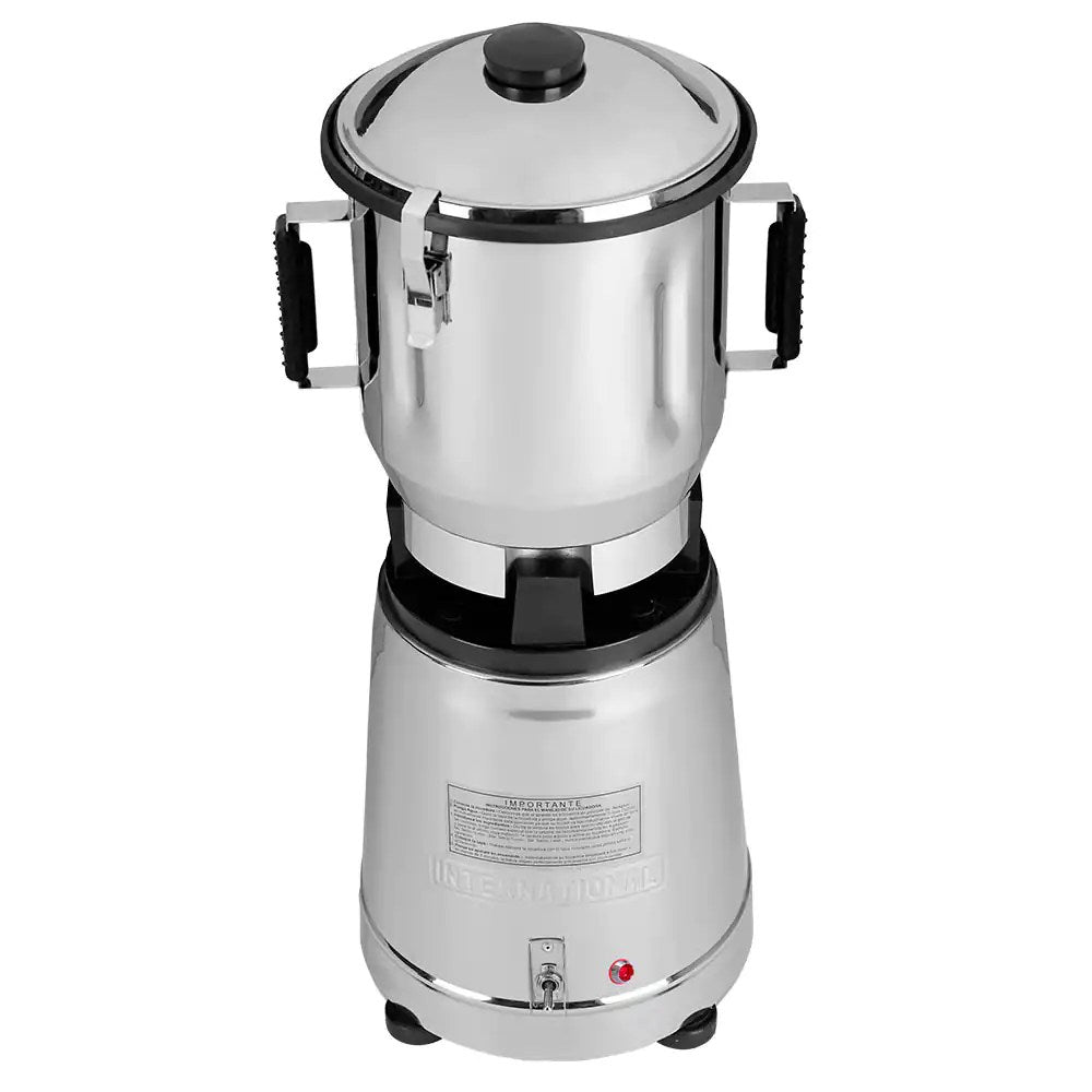 licuadora industrial de 5 litros, modelo LI-5A.  Cuenta con un vaso de alta resistencia fabricado en acero inoxidable T-304 grado alimenticio, cuenta con rompeolas troquelado para un mejor licuado, contiene un cable tomacorriente de uso rudo, sus aspas de abanico están diseñadas para una molienda más densa en mayores cantidades y en menor tiempo.