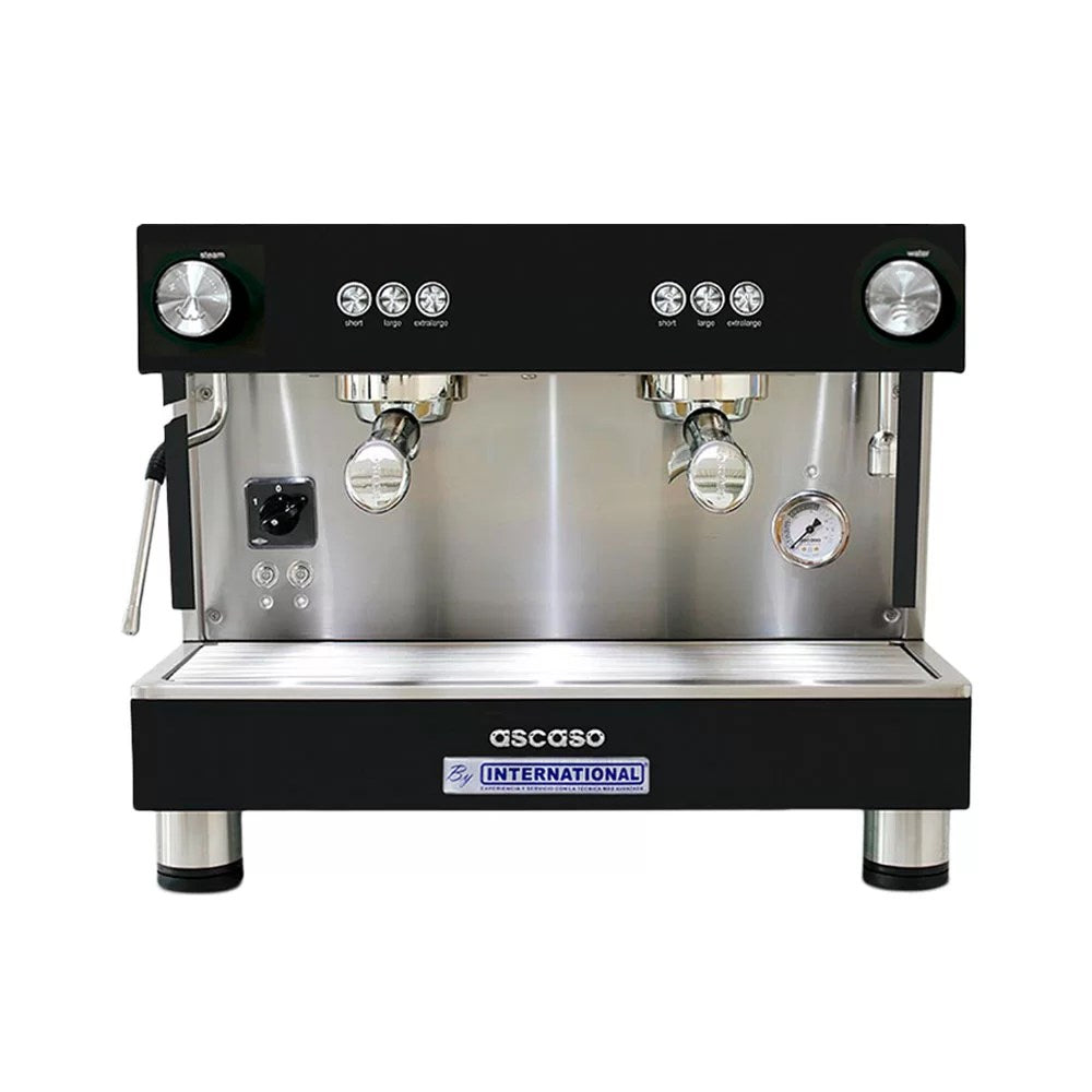 Cafetera para expreso y bebidas a base de leche (capuchinos). Para conectar a la red de agua. Termostato de seguridad para la resistencia en caso de falta de agua. Pre-infusión para un café gourmet. Tubos vapor y agua en acero inoxidable multidireccionales a 360 °. El tubo de vapor permanece frío al tacto minimizando el riesgo de quemadura por contacto. La incrustación de la leche se reduce al máximo facilitando su limpieza.